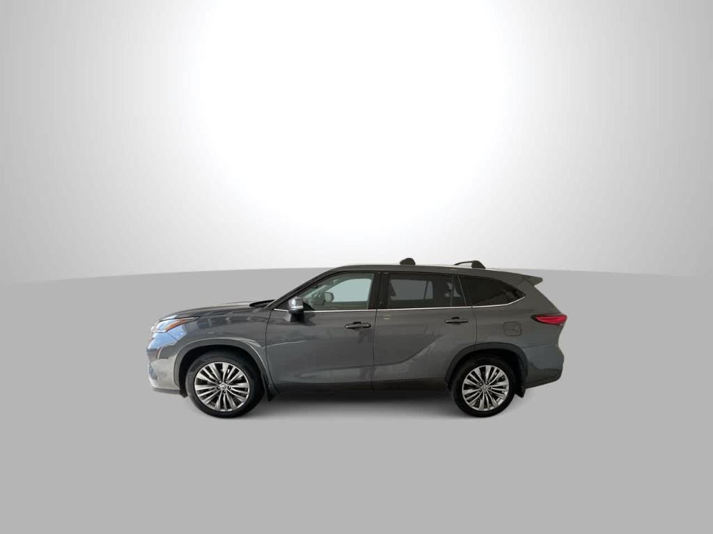 used 2021 Toyota Highlander car, priced at $36,840