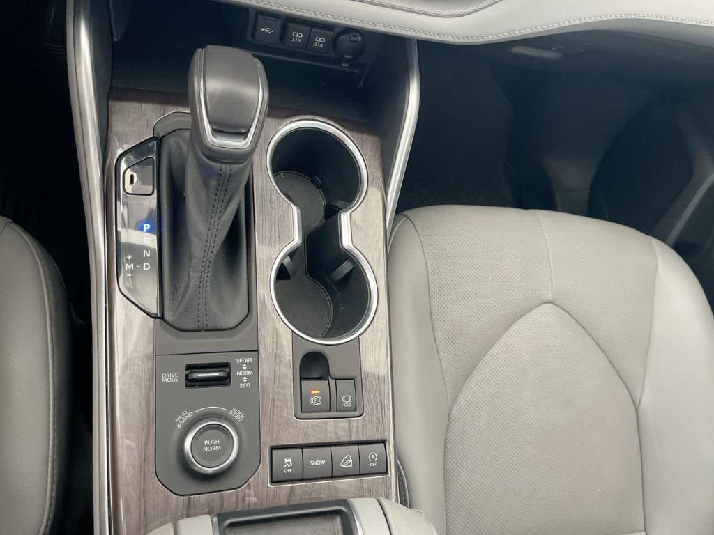 used 2021 Toyota Highlander car, priced at $36,840