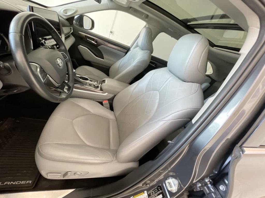 used 2021 Toyota Highlander car, priced at $36,840