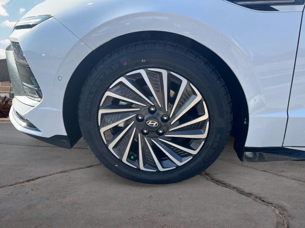 used 2025 Hyundai Sonata Hybrid car, priced at $32,083