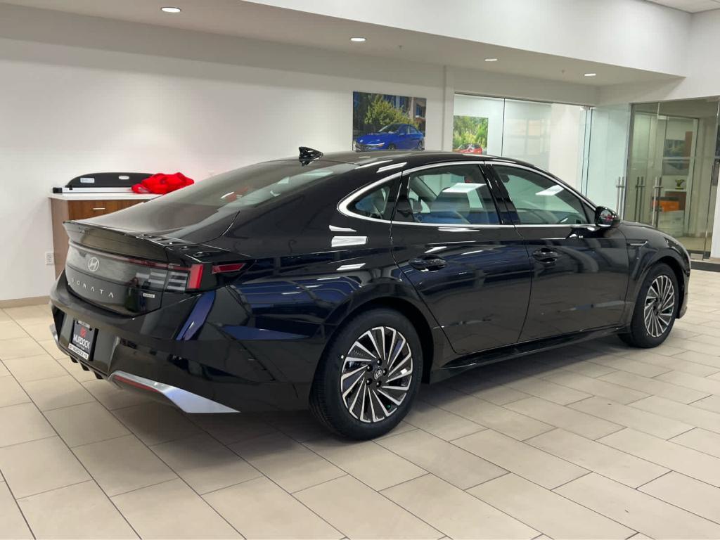 new 2026 Hyundai Sonata Hybrid car, priced at $33,600