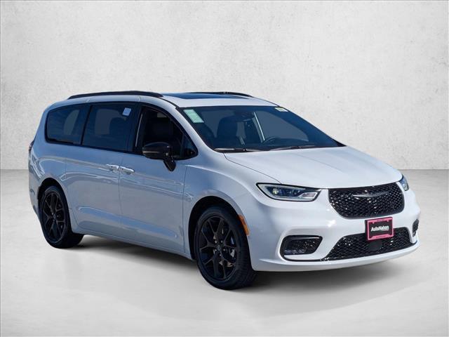 new 2026 Chrysler Pacifica car, priced at $51,318