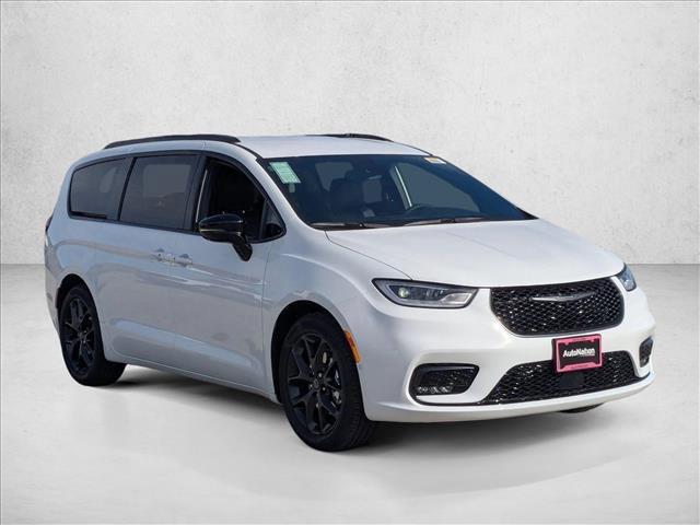 new 2026 Chrysler Pacifica car, priced at $43,745