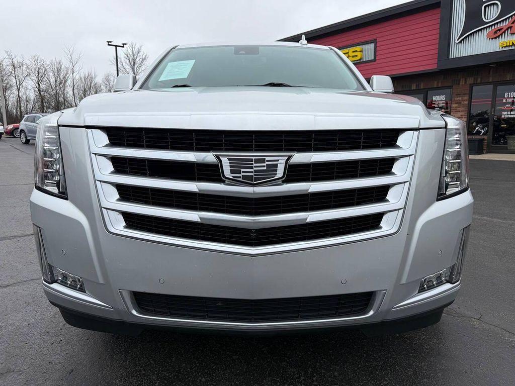 used 2020 Cadillac Escalade ESV car, priced at $30,400