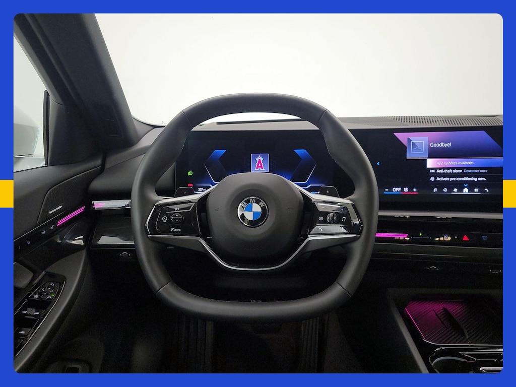 BMW 5 Series view 12