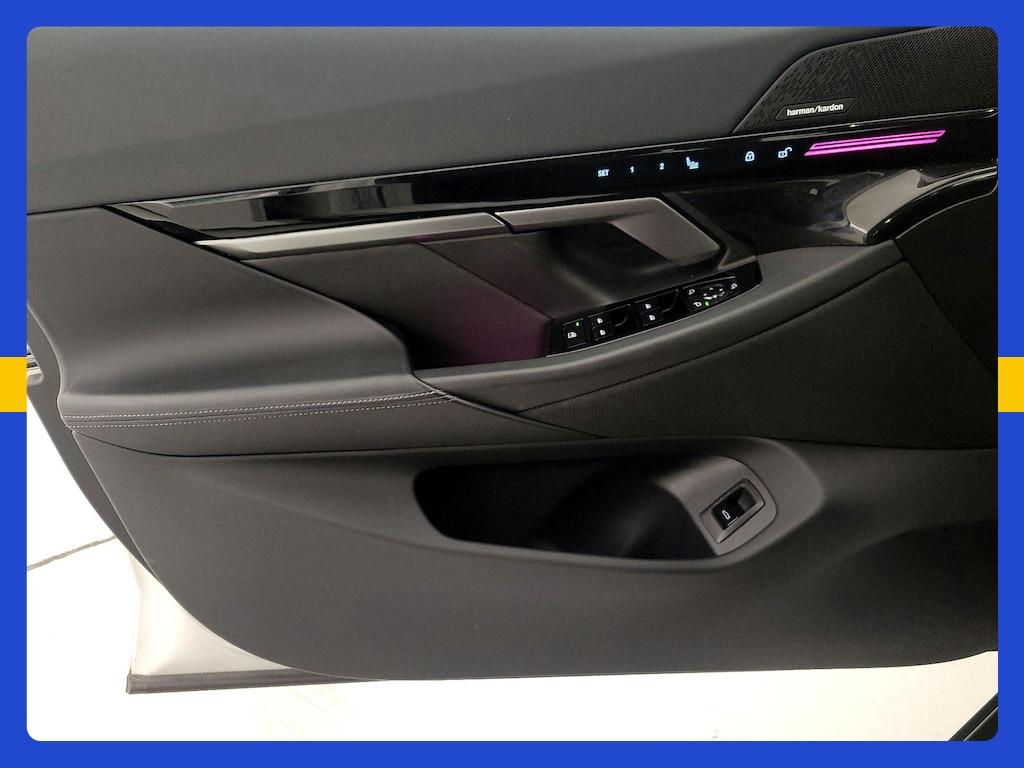 BMW 5 Series view 15