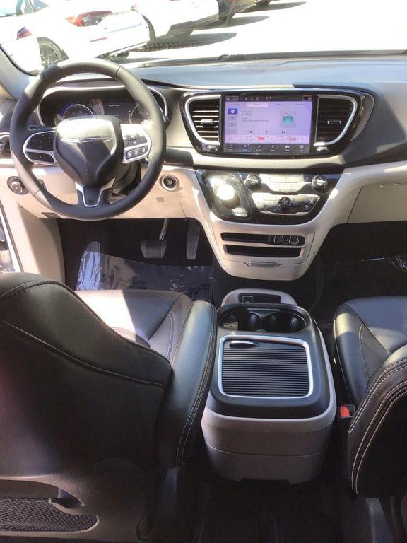 used 2024 Chrysler Pacifica car, priced at $25,195