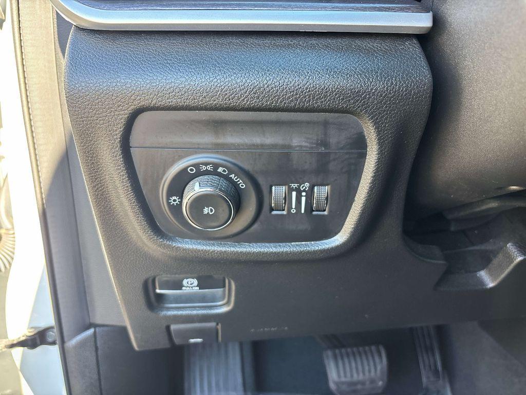 used 2022 Jeep Grand Cherokee car, priced at $31,885