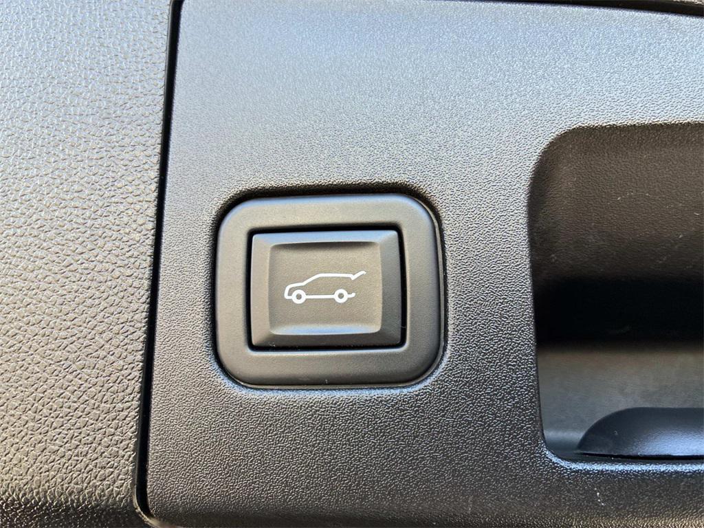 used 2023 Cadillac XT4 car, priced at $21,500