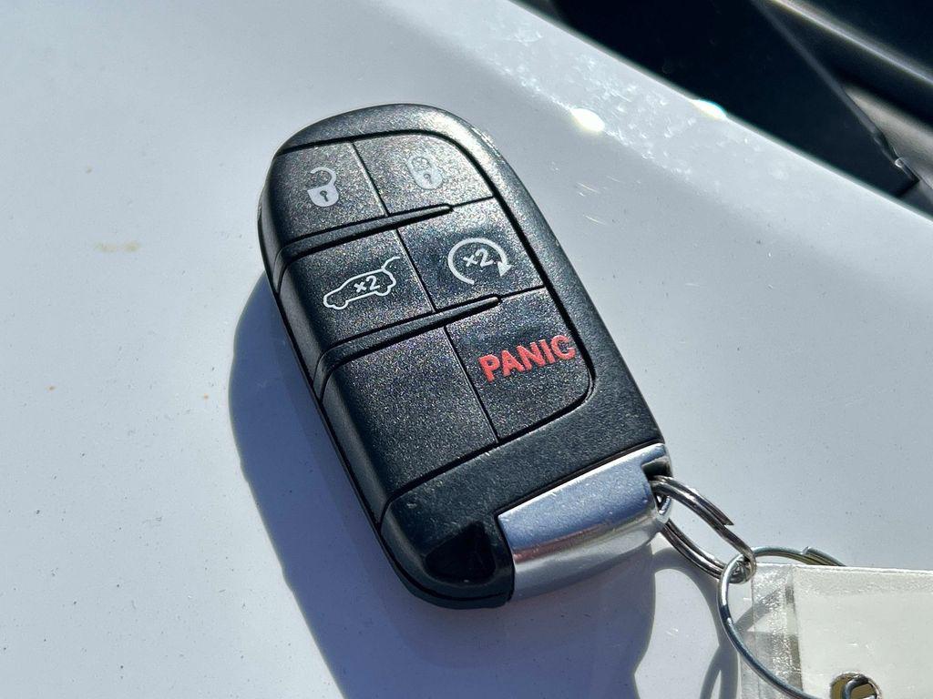 used 2022 Jeep Grand Cherokee car, priced at $28,794