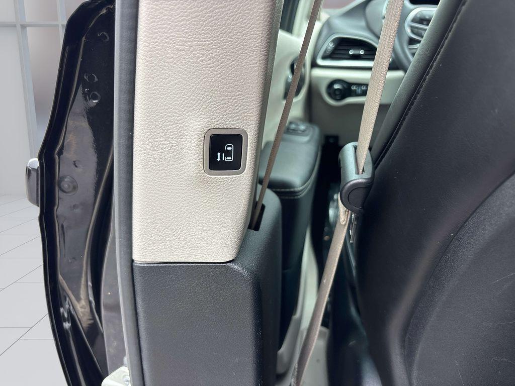 used 2023 Chrysler Pacifica car, priced at $24,885
