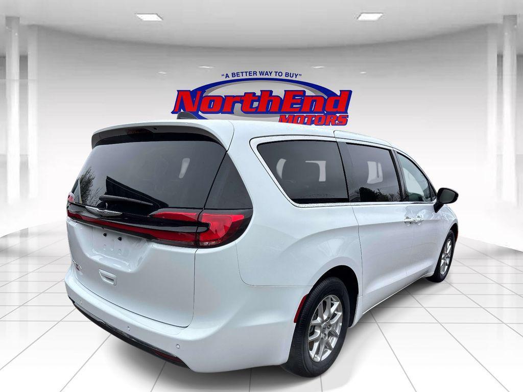 used 2025 Chrysler Pacifica car, priced at $28,989