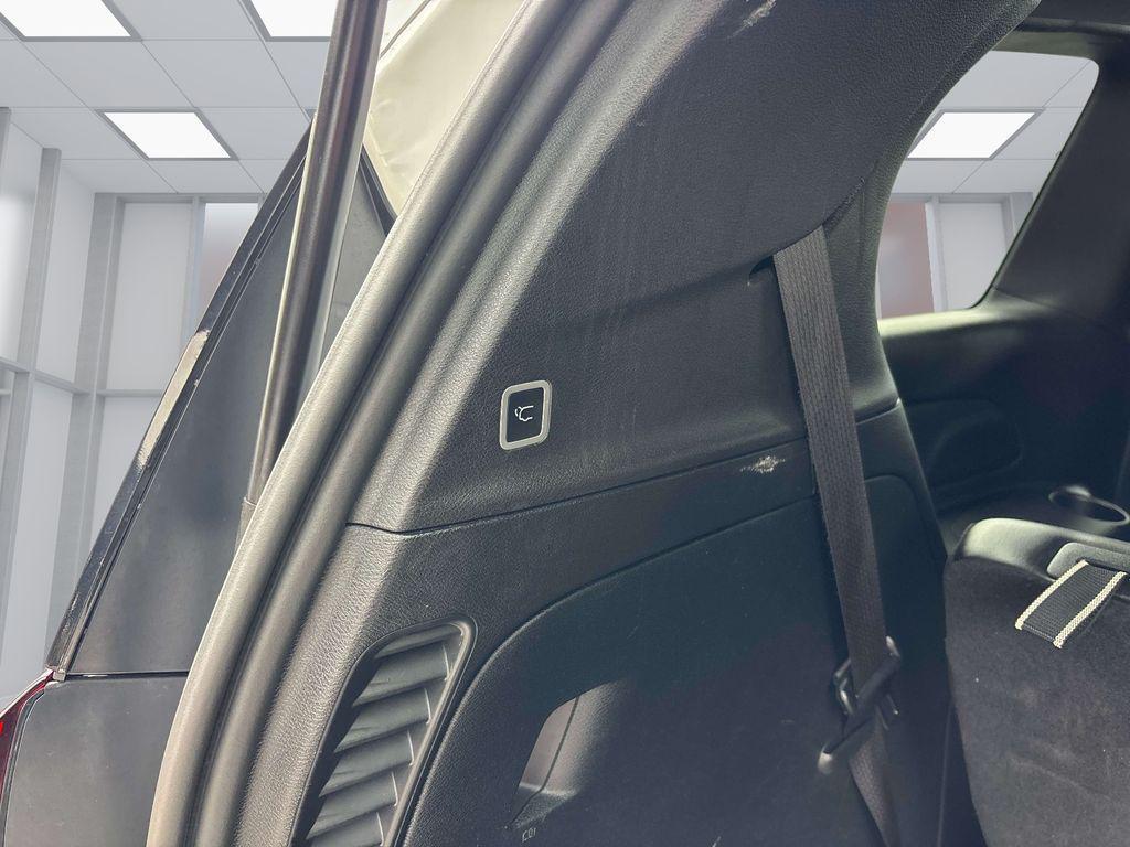 used 2025 Chrysler Pacifica car, priced at $28,989