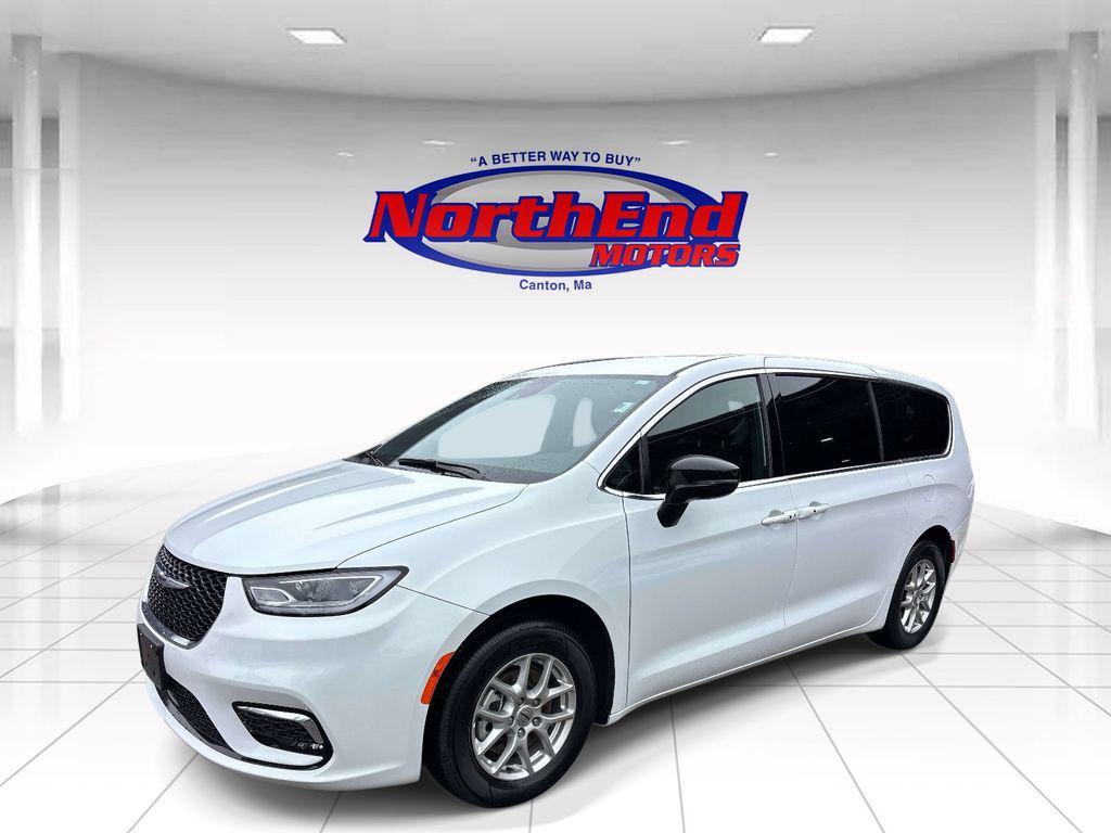 used 2025 Chrysler Pacifica car, priced at $28,989