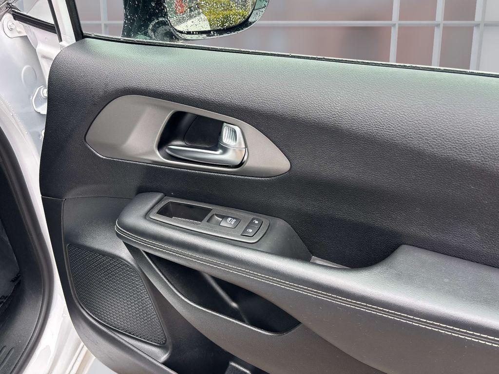 used 2025 Chrysler Pacifica car, priced at $28,989