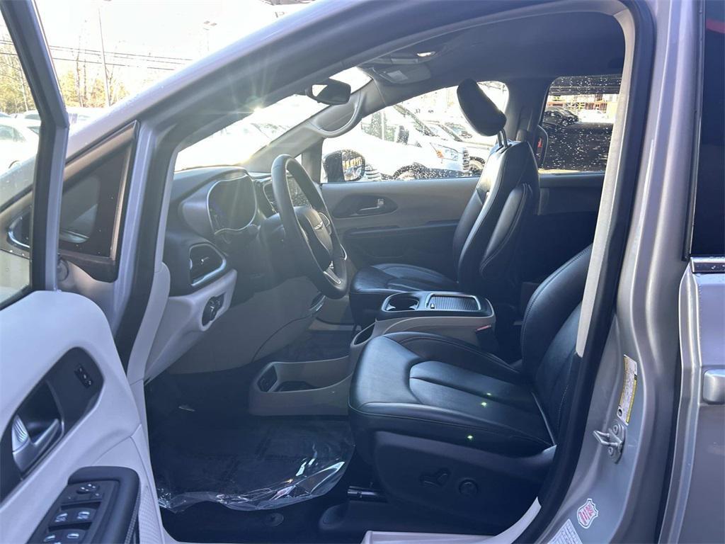 used 2024 Chrysler Pacifica car, priced at $28,870