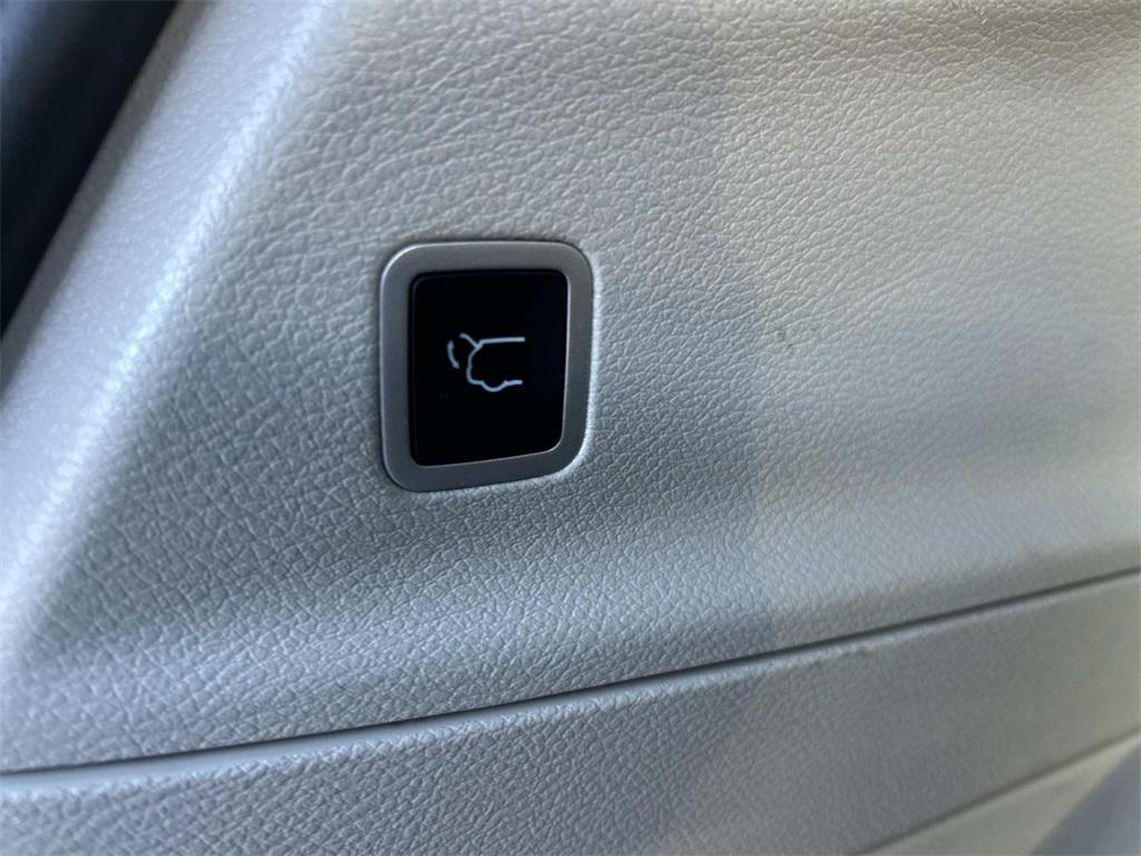 used 2024 Chrysler Pacifica car, priced at $28,870