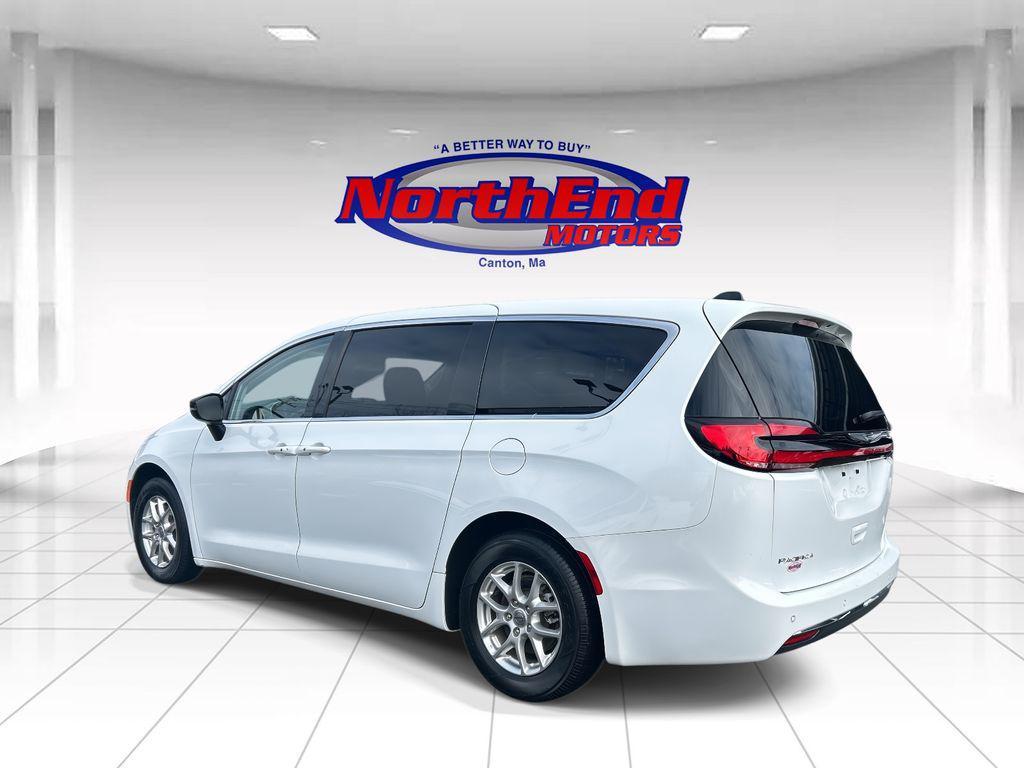 used 2024 Chrysler Pacifica car, priced at $28,750