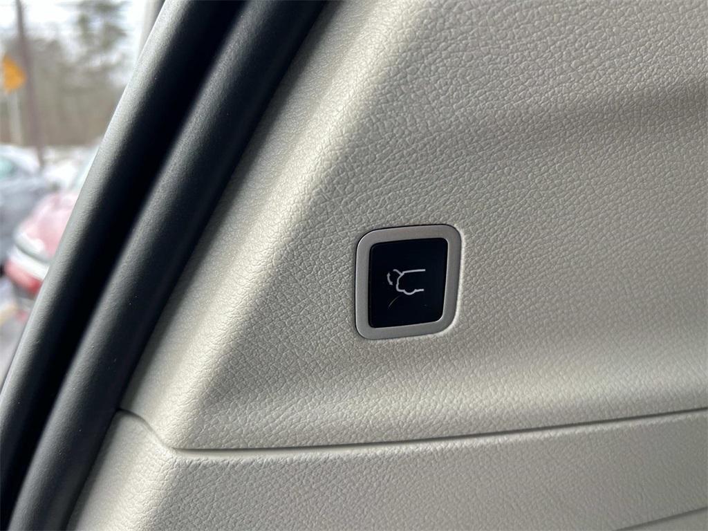 used 2024 Chrysler Pacifica car, priced at $30,990