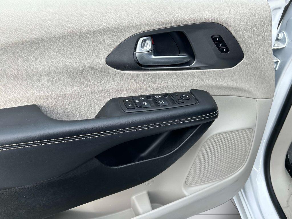 used 2024 Chrysler Pacifica car, priced at $28,750