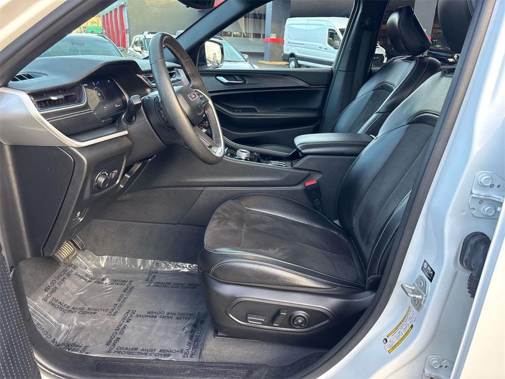 used 2023 Jeep Grand Cherokee car, priced at $28,990