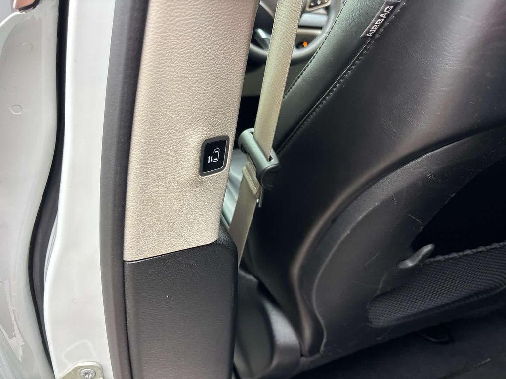 used 2023 Chrysler Pacifica car, priced at $18,595