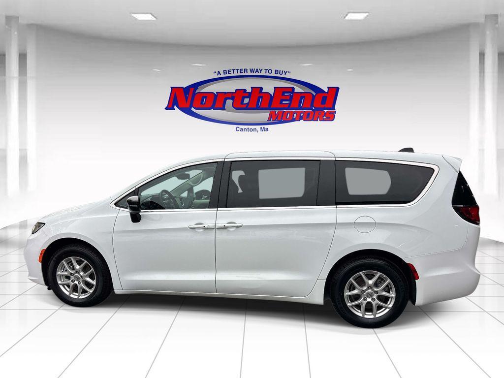 used 2024 Chrysler Pacifica car, priced at $28,395