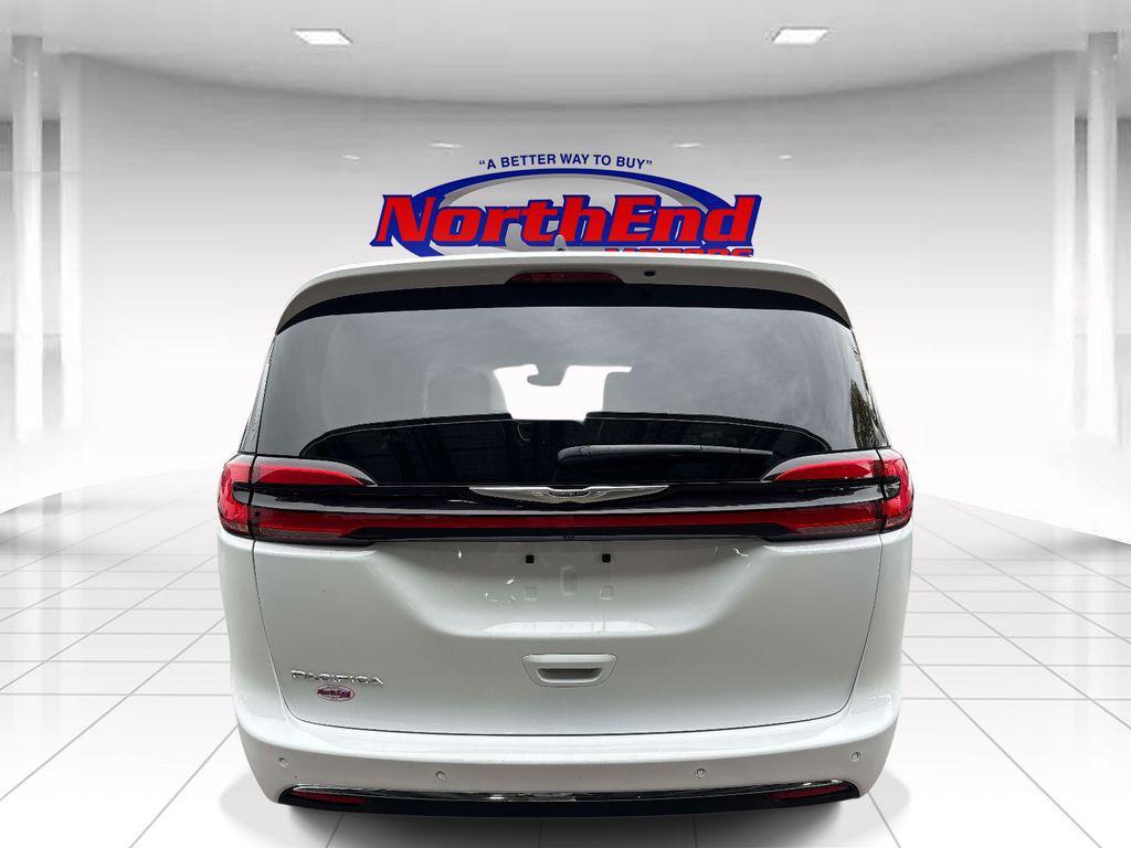 used 2024 Chrysler Pacifica car, priced at $28,395