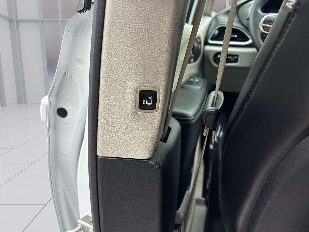 used 2024 Chrysler Pacifica car, priced at $28,395