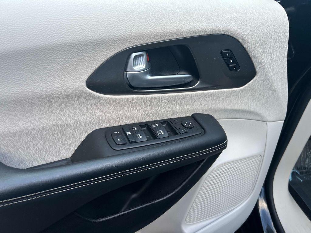 used 2024 Chrysler Pacifica car, priced at $28,749