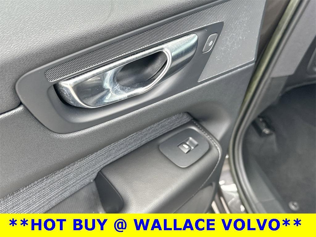 2023 Platinum Gray Metallic Volvo XC60