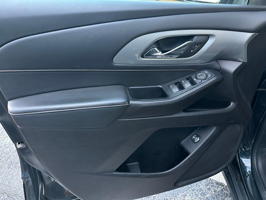 used 2021 Chevrolet Traverse car, priced at $20,959