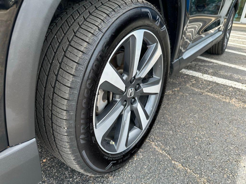 used 2023 Honda Pilot car, priced at $37,569