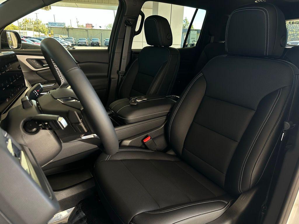 new 2026 Chevrolet Traverse car, priced at $44,944