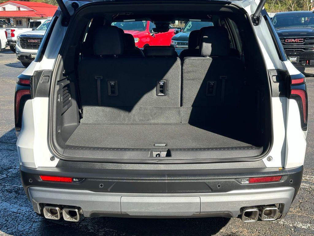 new 2026 Chevrolet Traverse car, priced at $44,944