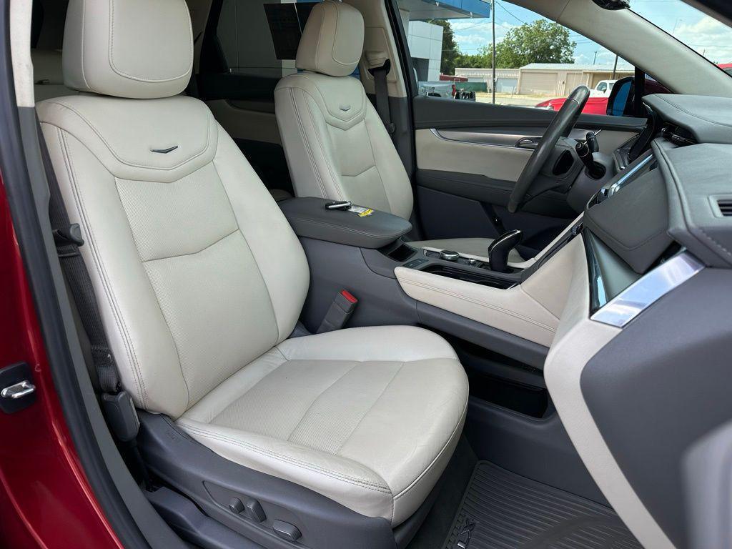 used 2021 Cadillac XT5 car, priced at $20,760