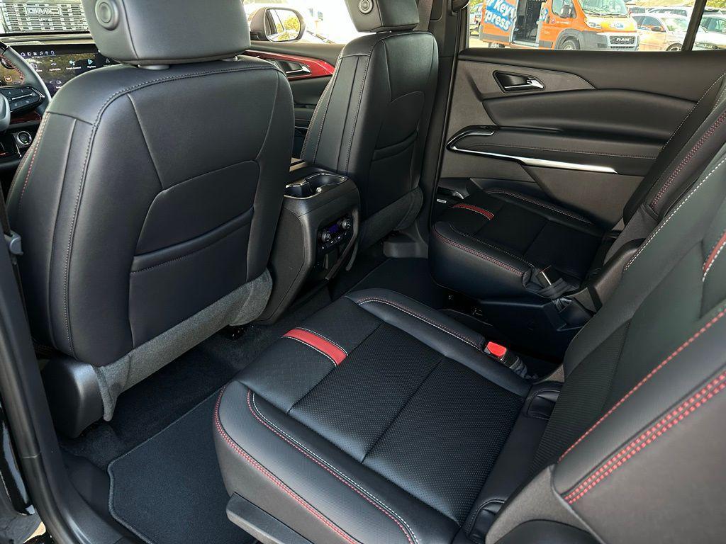 new 2026 Chevrolet Traverse car, priced at $53,367