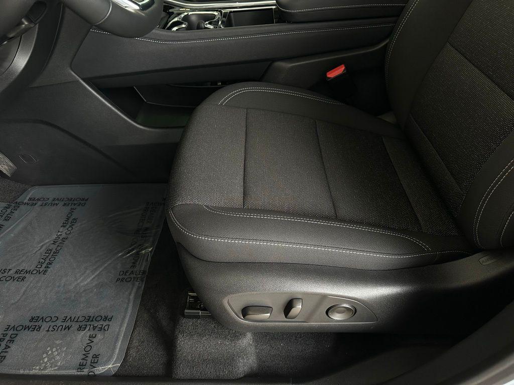 new 2026 Chevrolet Traverse car, priced at $44,885