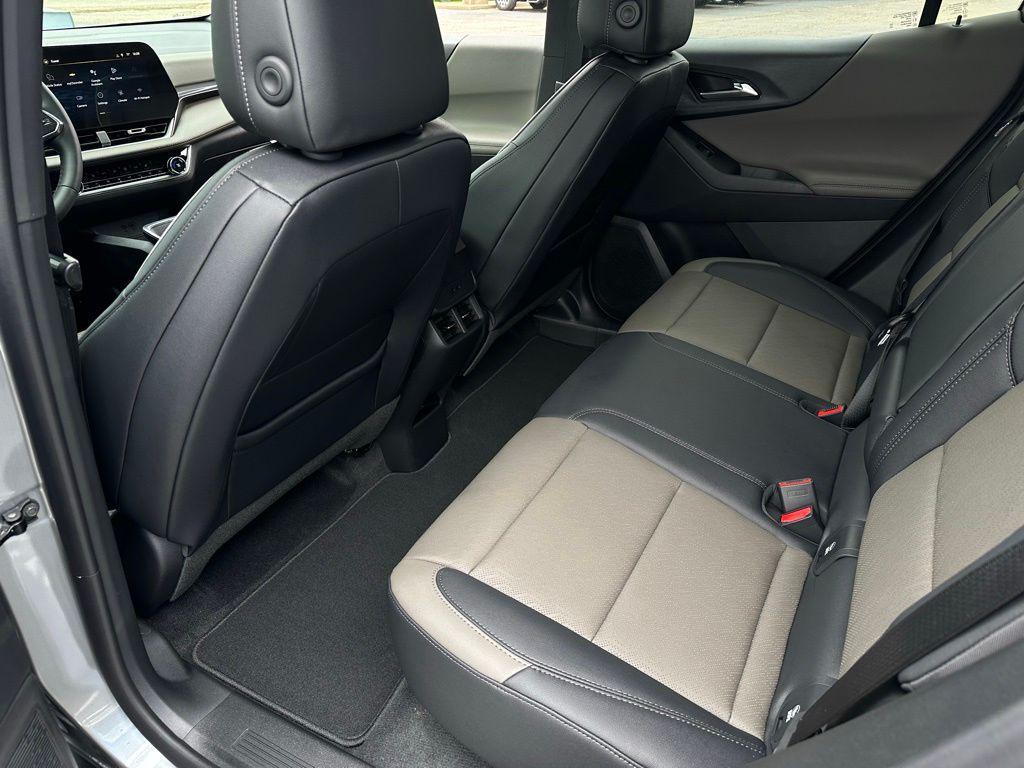 new 2026 Chevrolet Equinox car, priced at $32,998