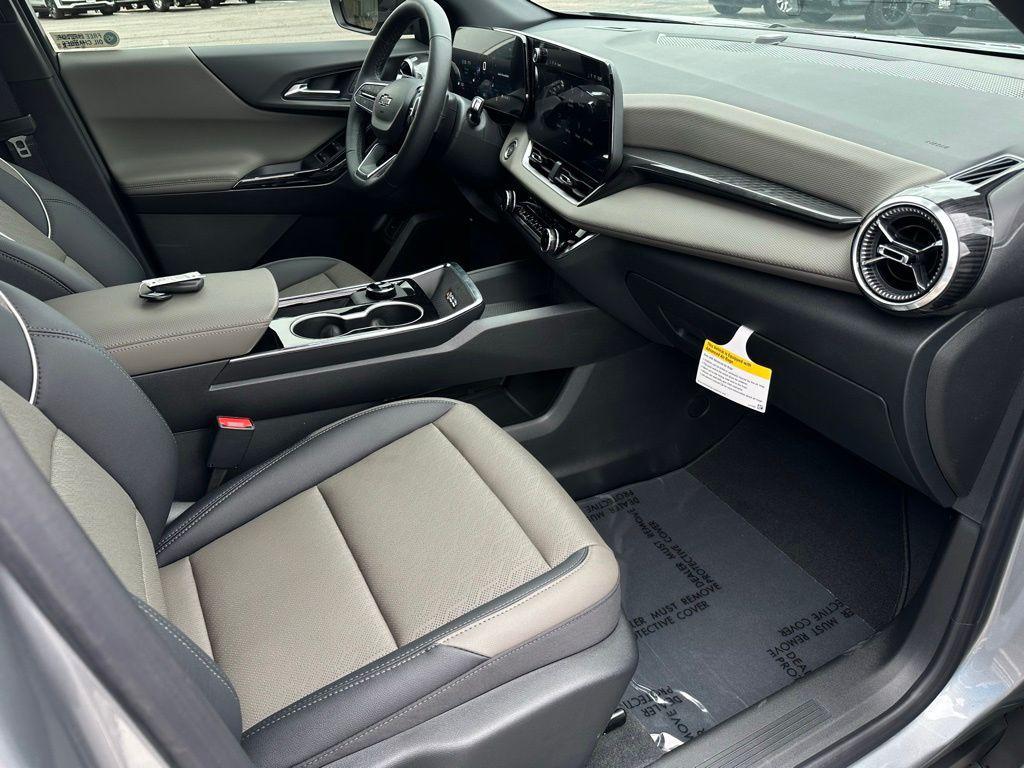 new 2026 Chevrolet Equinox car, priced at $32,998