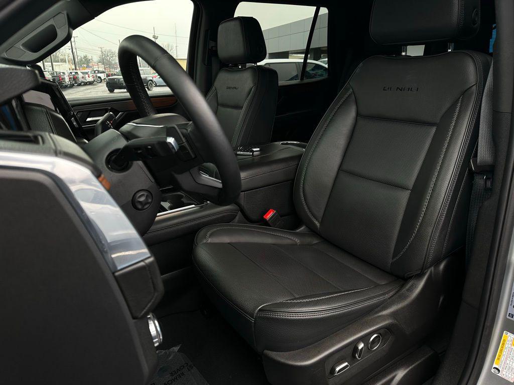 used 2025 GMC Yukon car, priced at $71,263