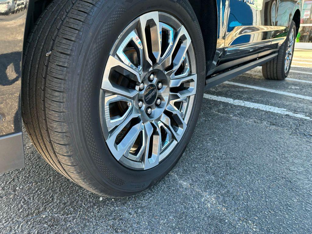 used 2023 GMC Yukon car, priced at $62,395