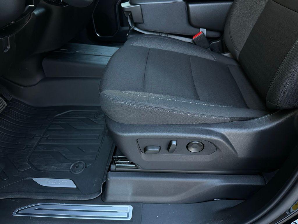 new 2026 GMC Sierra 1500 car, priced at $43,590