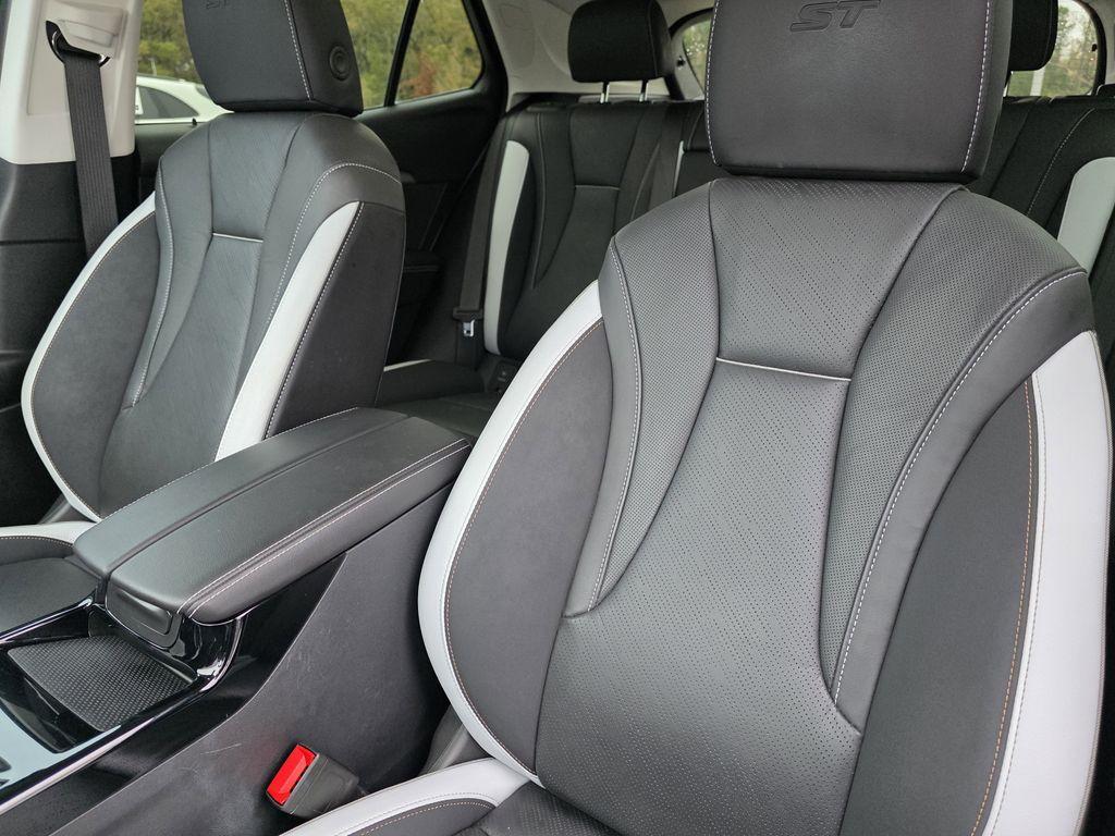 used 2024 Buick Envision car, priced at $29,900