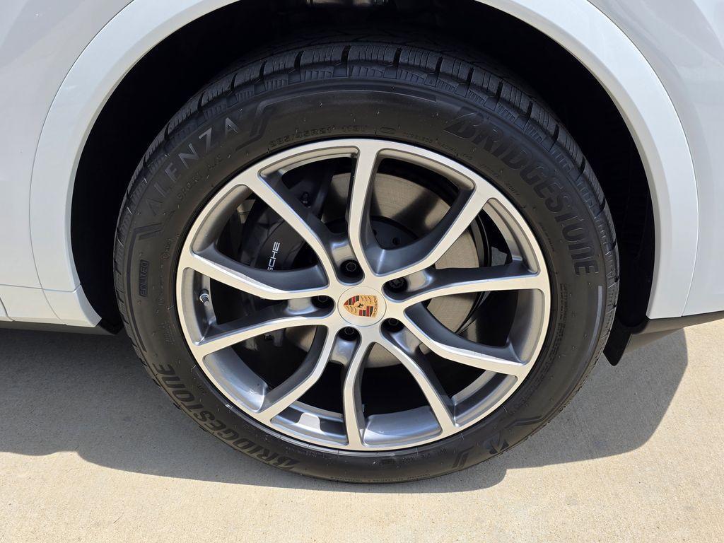 new 2025 Porsche Cayenne car, priced at $107,775