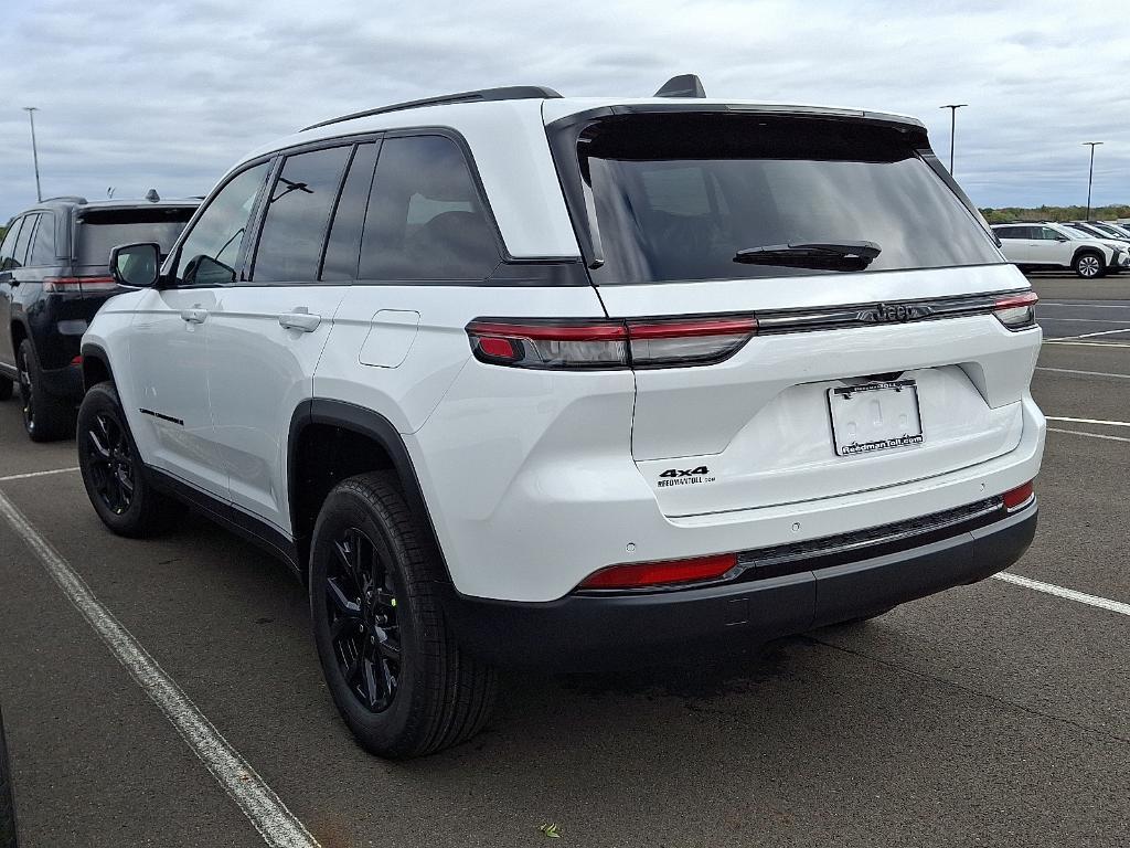 new 2025 Jeep Grand Cherokee car, priced at $40,246