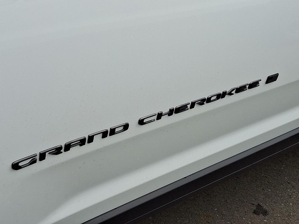 new 2025 Jeep Grand Cherokee car, priced at $40,246