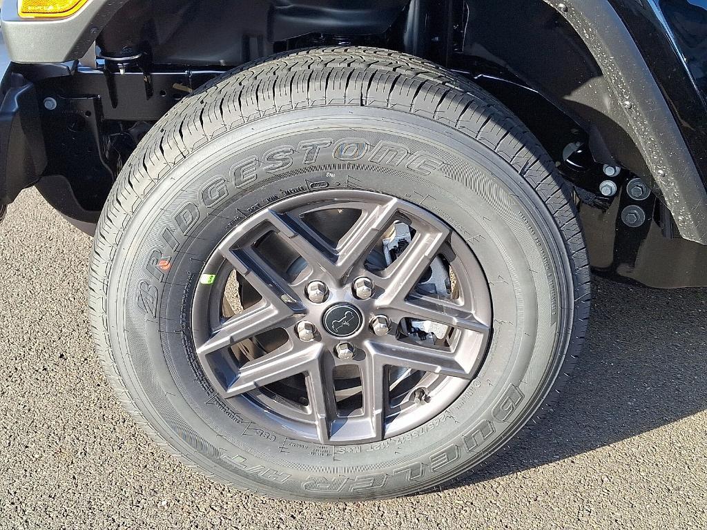 new 2026 Jeep Gladiator car, priced at $47,586