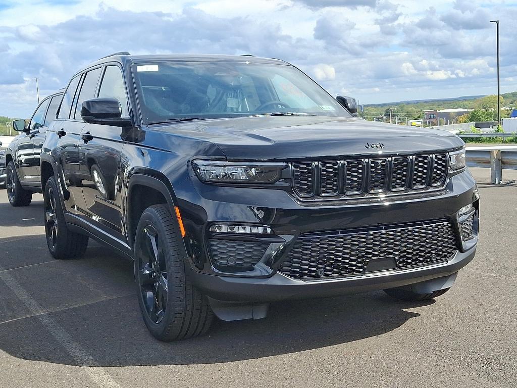 new 2025 Jeep Grand Cherokee car, priced at $49,771