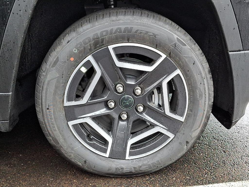 new 2026 Jeep Cherokee car, priced at $41,085